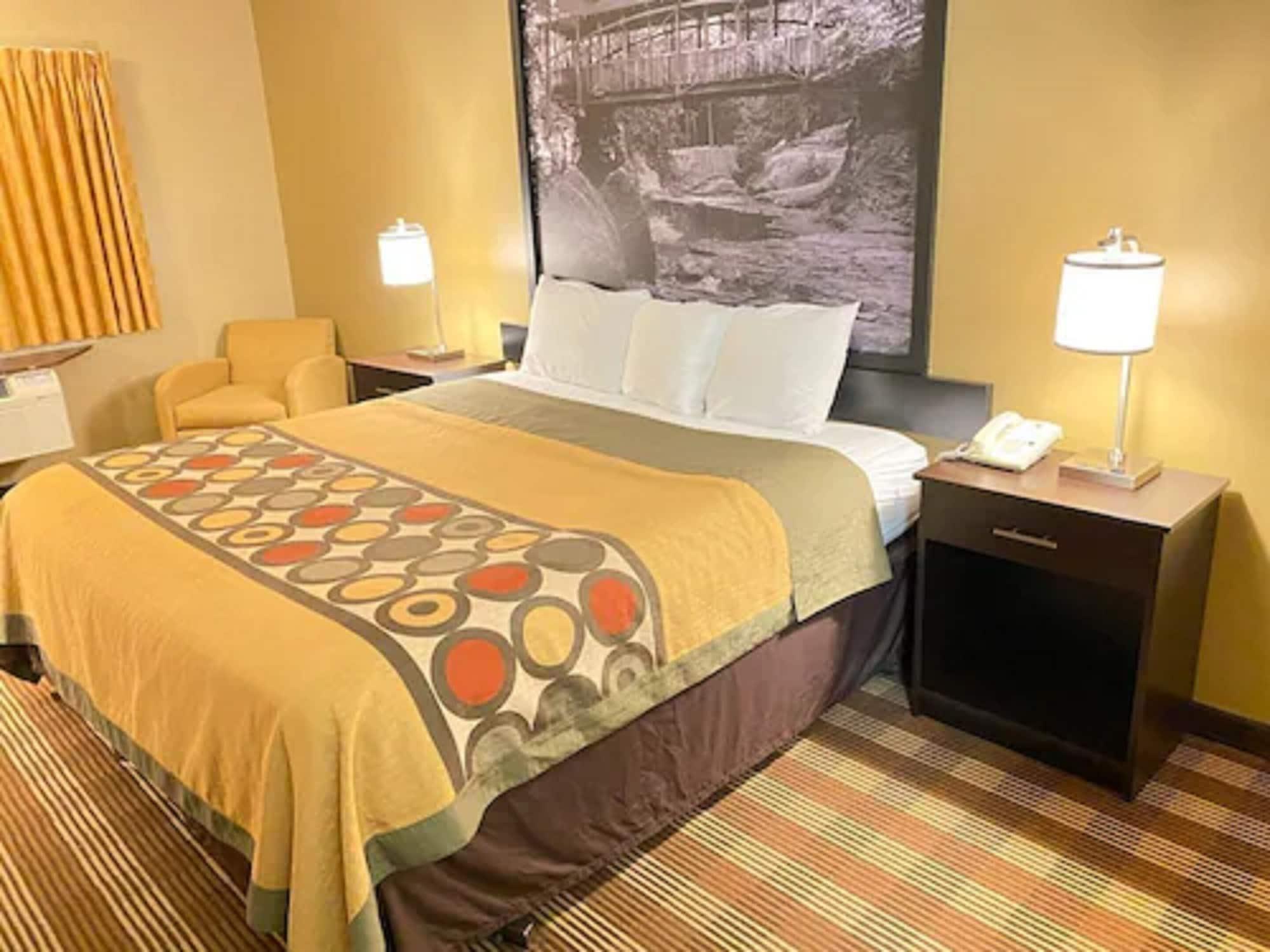 Super 8 By Wyndham Eau Claire Wi Hotel Exterior photo